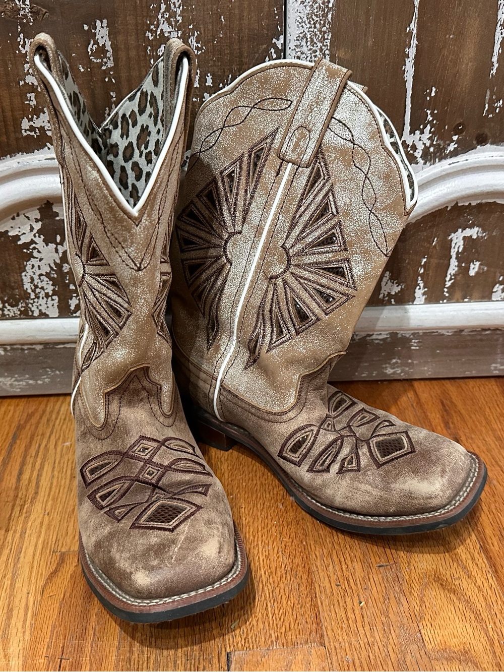 Ladies 7 1/2 Laredo Western Cowboy Boots